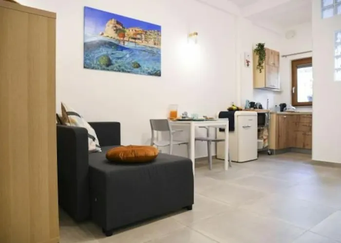 Granello Di Sabbia - Chianalea Di *