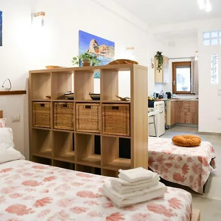 Granello Di Sabbia - Chianalea Di *